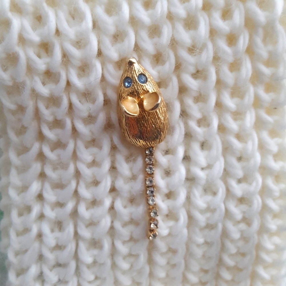 🌙 AVON Mouse 🐭 Pin Brooch Rhinestone - Picture 11 of 11
